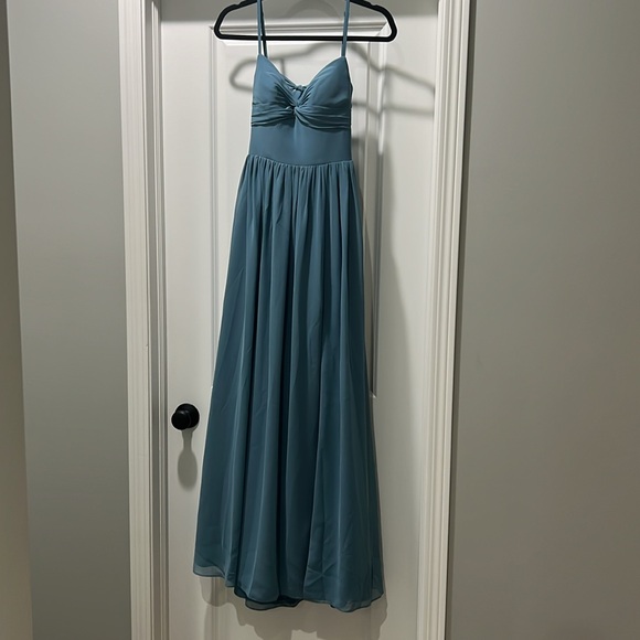 AZAZIE COLOR: BERMUDA Size 4 custom
Bermuda Flowy V-Neck Pleated Chiffon Dress - Picture 5 of 11